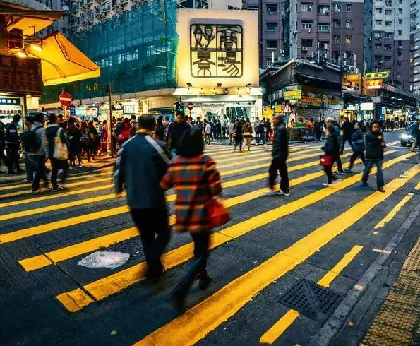 手机贴膜店：实体店位置不好怎么赚钱?